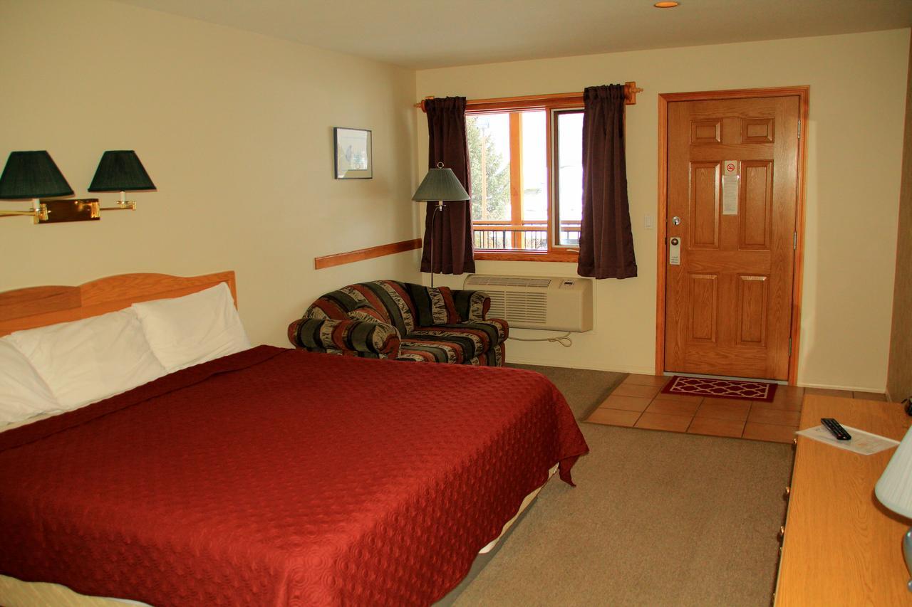 Cariboo Lodge Clinton Ngoại thất bức ảnh