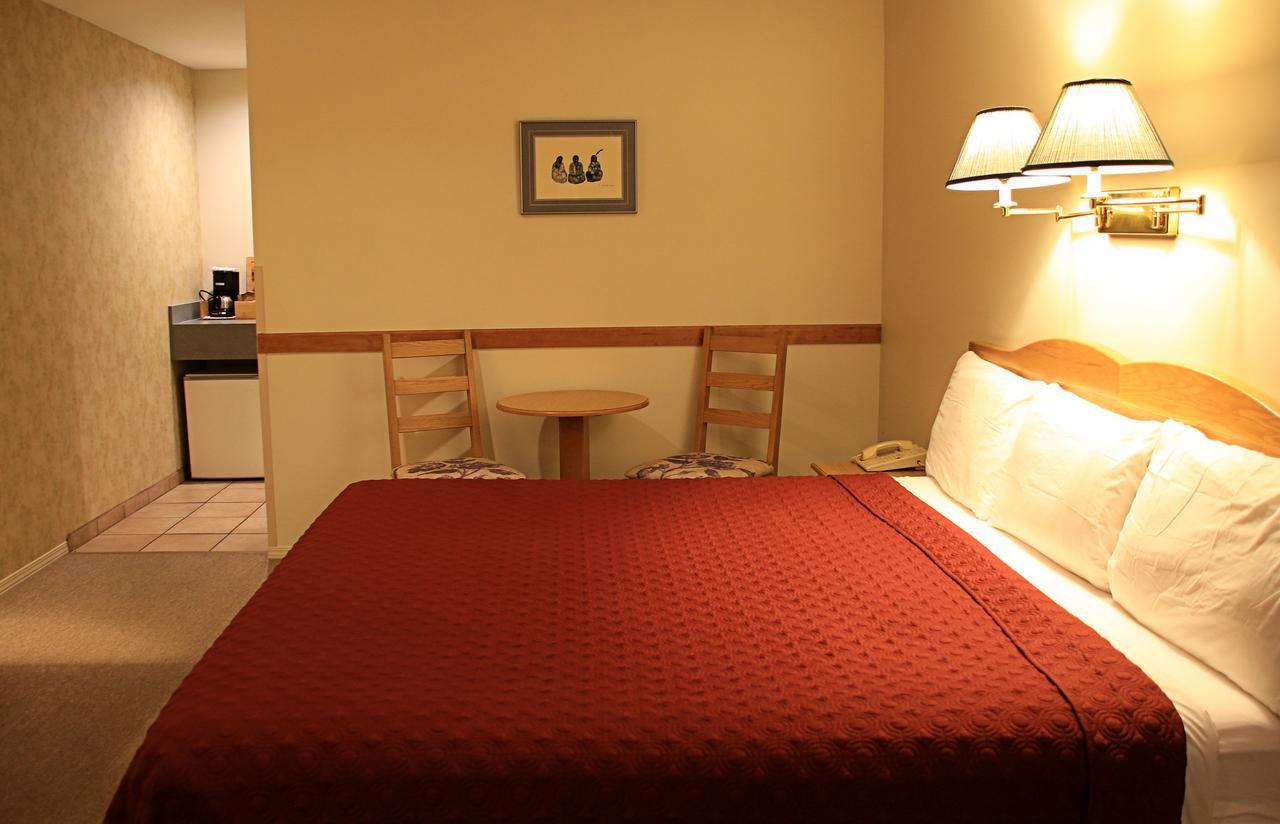 Cariboo Lodge Clinton Ngoại thất bức ảnh