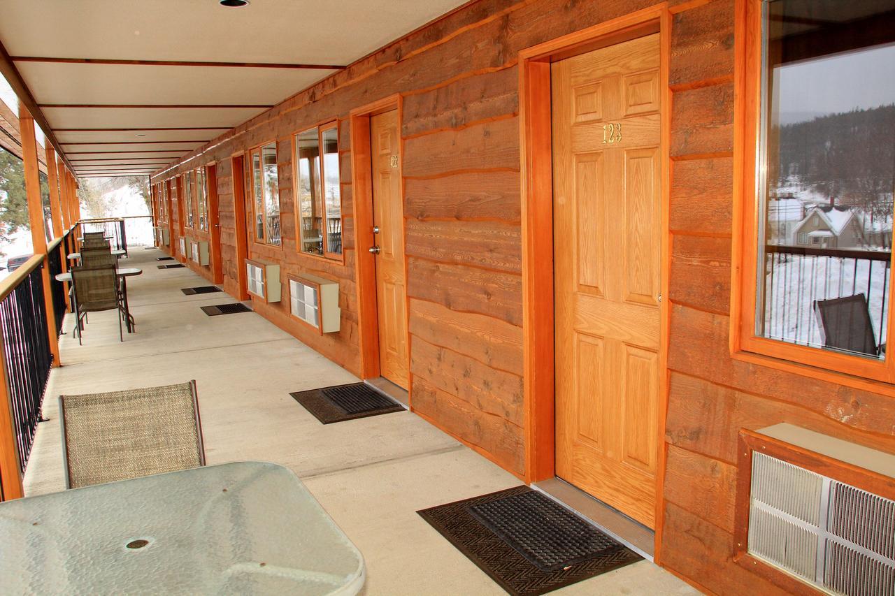 Cariboo Lodge Clinton Ngoại thất bức ảnh