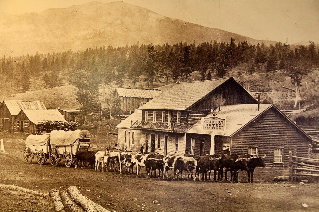 Cariboo Lodge Clinton Ngoại thất bức ảnh