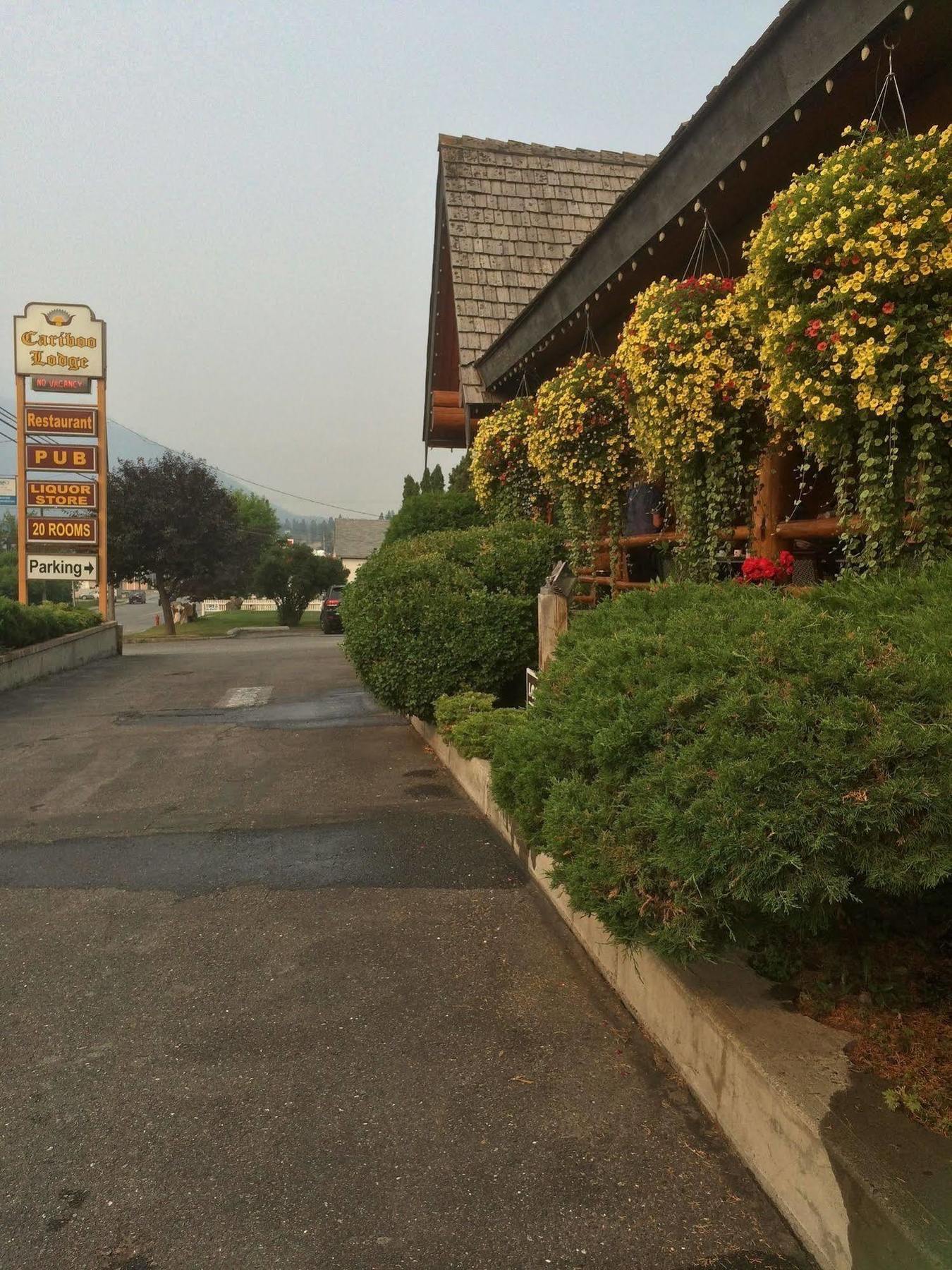 Cariboo Lodge Clinton Ngoại thất bức ảnh