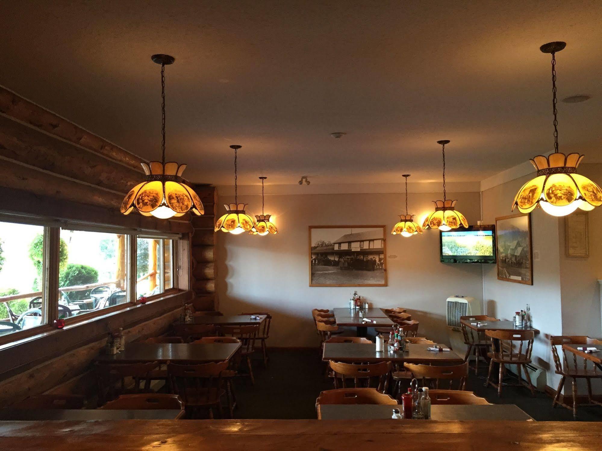Cariboo Lodge Clinton Ngoại thất bức ảnh